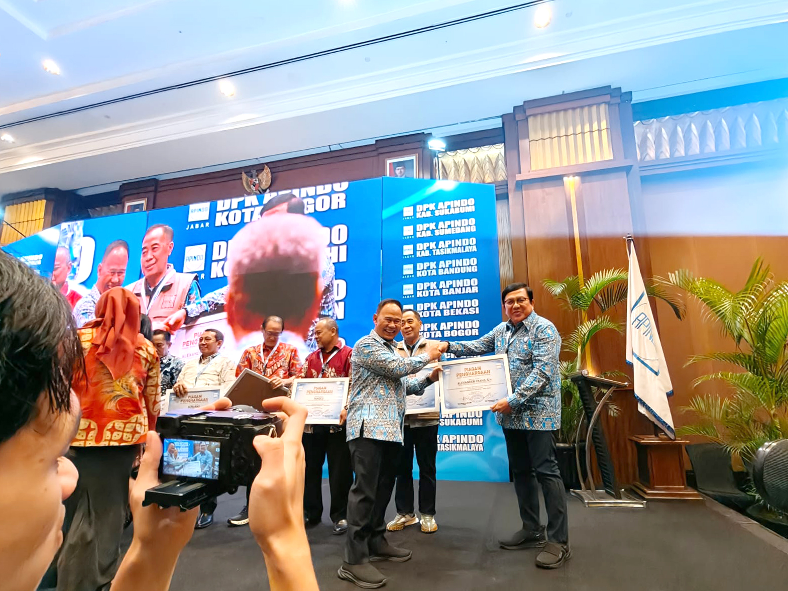 Mengikuti MUSPROV Ke - 10 DPP APINDO Provinsi Jawa Barat. ( Hari Pertama ))